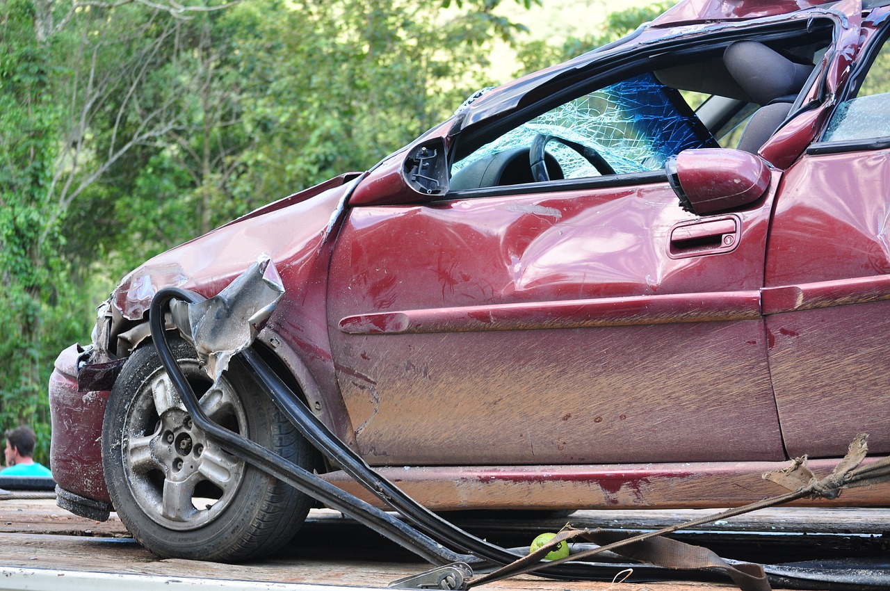 descubre información crucial sobre accidentes de tráfico, sus causas, cómo prevenirlos y qué hacer si te encuentras involucrado en uno. mantente seguro en la carretera.