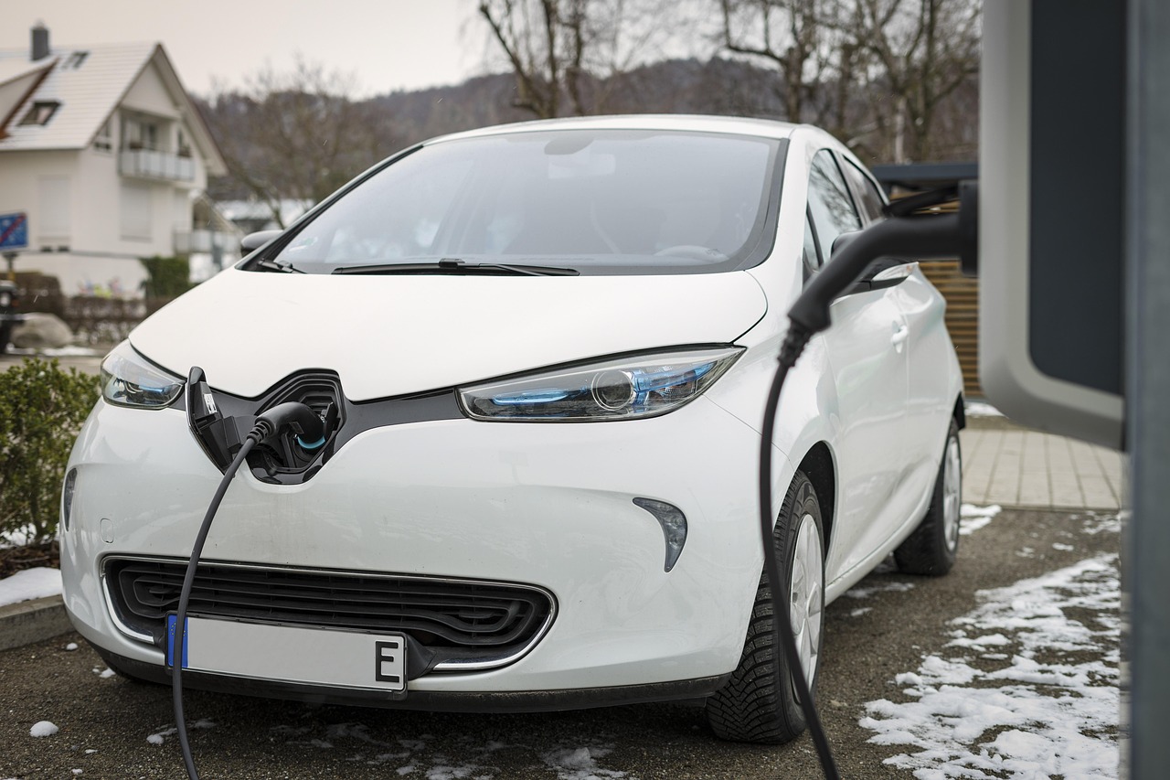descubre el futuro de la movilidad con los coches eléctricos. explora sus beneficios, tecnología innovadora y cómo están transformando nuestro mundo hacia un futuro más sostenible.