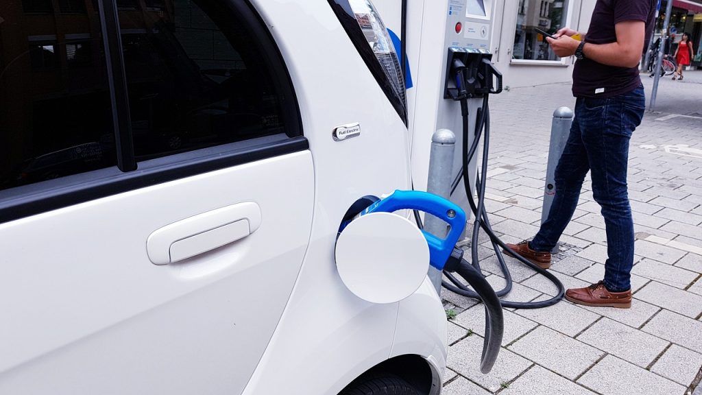 descubre el futuro de la movilidad con los coches eléctricos. ahorra en combustible, reduce tu huella de carbono y disfruta de una conducción silenciosa y eficiente. ¡únete a la revolución ecológica hoy mismo!