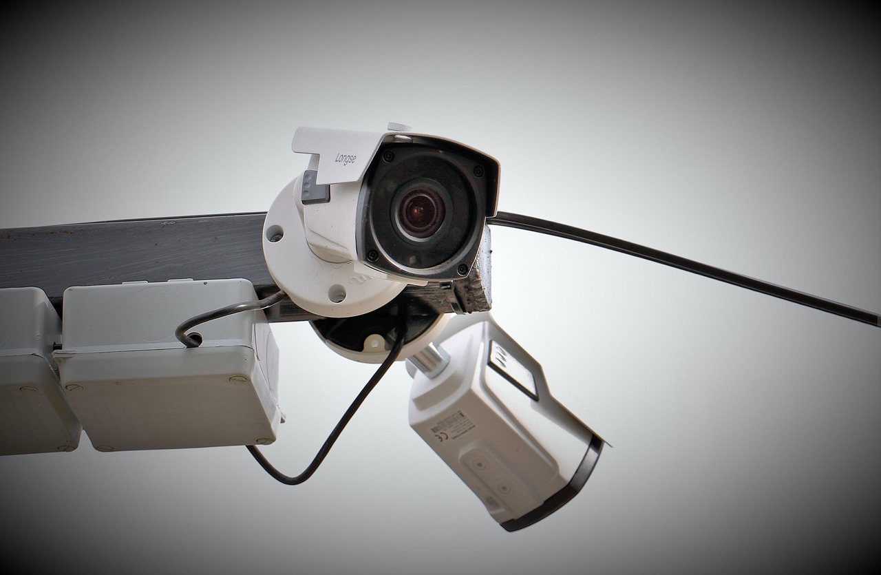 descubre cómo la vigilancia puede mejorar la seguridad en diversos entornos. exploramos tecnologías, estrategias y mejores prácticas para mantener a las personas y propiedades a salvo.