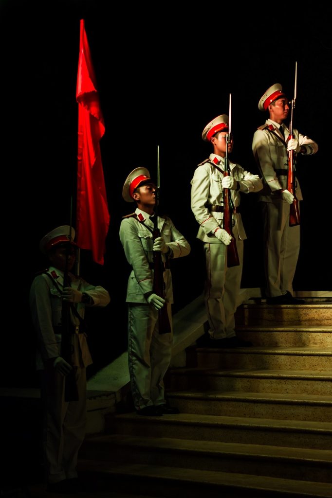 descubre la fascinante historia detrás del término 'suspect', un análisis de su significado en el ámbito legal y cómo se aplica en la vida cotidiana. explora ejemplos y reflexiona sobre la importancia de la percepción en la evaluación de la sospecha.