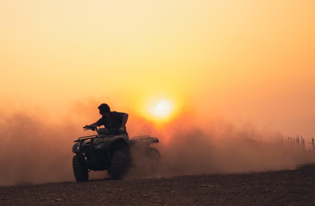 descubre el emocionante mundo de los quads: aventuras al aire libre, paisajes impresionantes y la mejor guía para disfrutar de esta práctica emocionante. únete a la diversión y siente la adrenalina al conducir un quad.