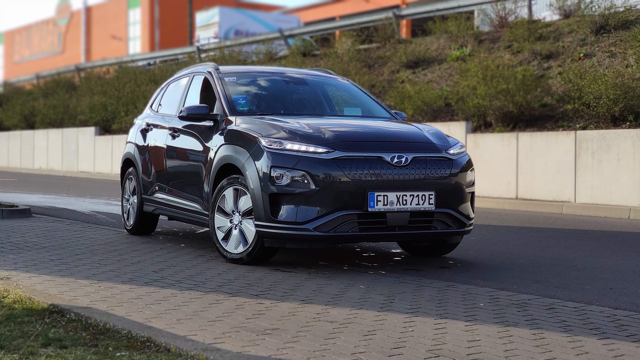 descubre todo sobre los vehículos eléctricos: beneficios, funcionamiento, autonomía, costos y consejos para elegir el mejor auto eléctrico en 2024.