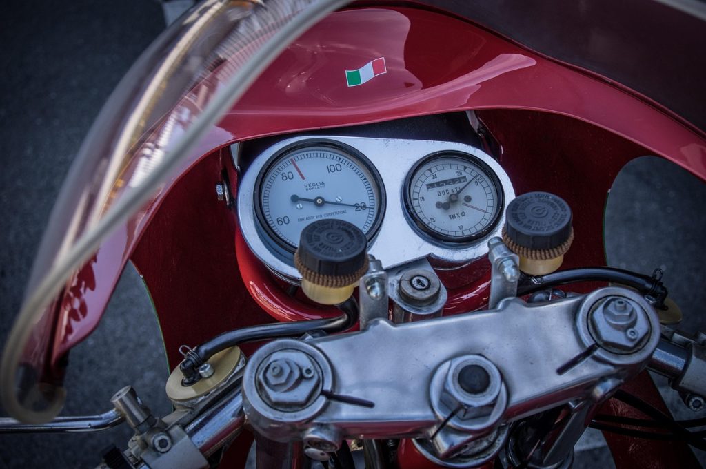 descubre todo sobre el término 'mileage': significado, usos frecuentes en inglés y español, ejemplos y consejos para aprovechar al máximo el kilometraje en tus viajes o vehículos.