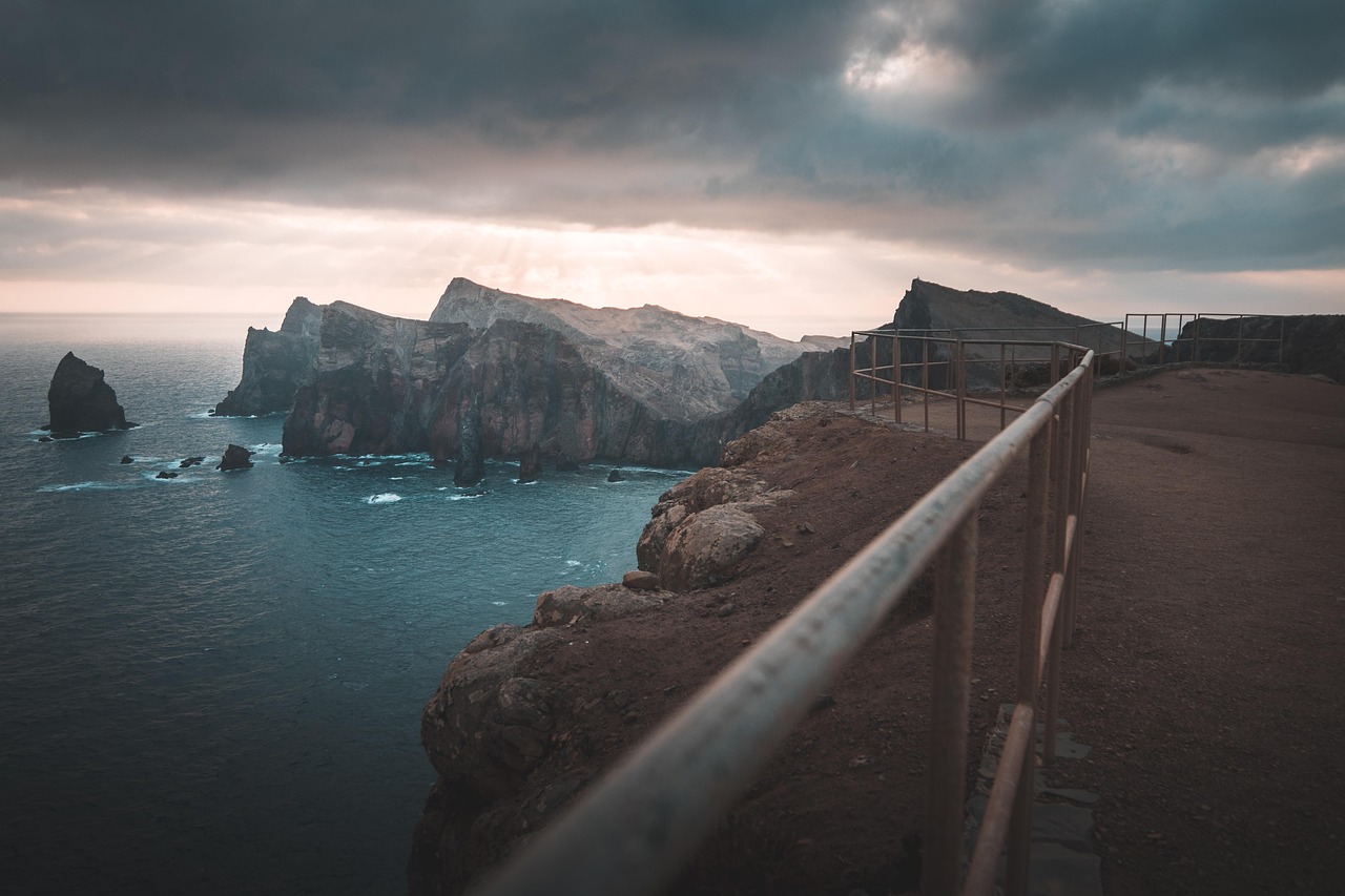 descubre la vida y carrera de santana, el legendario guitarrista mexicano conocido por su fusión única de rock, jazz y música latina. explora sus grandes éxitos y su impacto en la historia de la música.