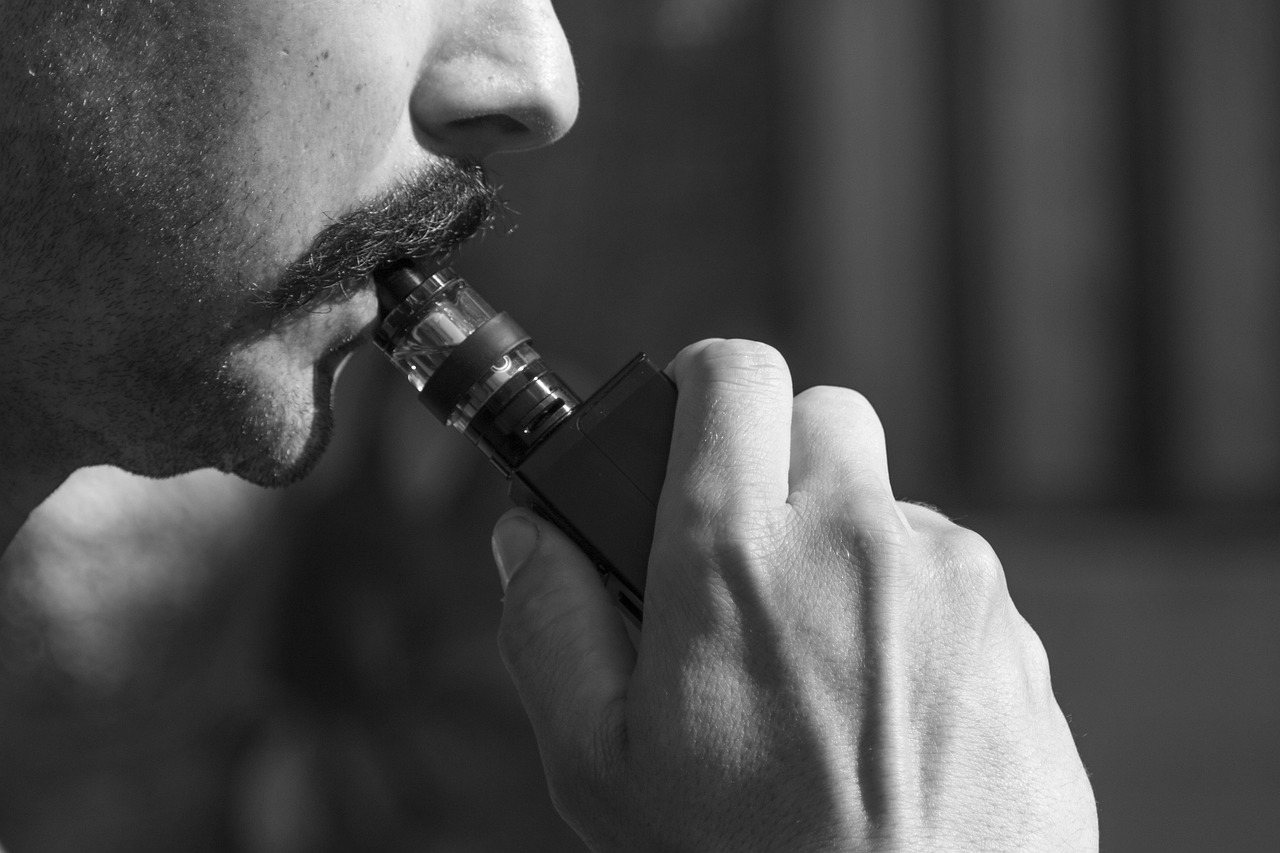 descubre todo sobre la inhalación de humo: causas, síntomas, riesgos para la salud y tratamientos efectivos. infórmate y protege tu bienestar frente a emergencias con humo.